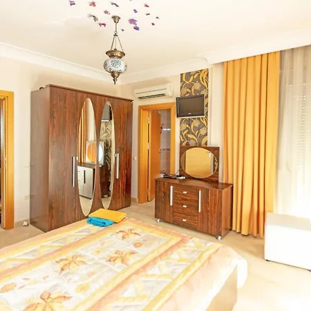 Paradise Town Camilla